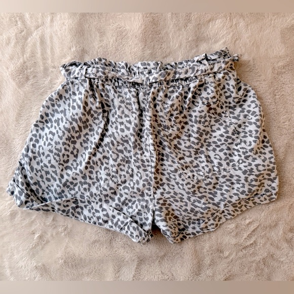 2/$20 ✨Aerie Glacier Gray Paperbag Tie Short Leopard Print Size M - Picture 5 of 7